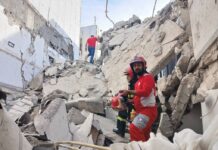 ادامه امدادرسانی هلالاحمر در انفجار مغازهای در روستای کربند+ فیلم